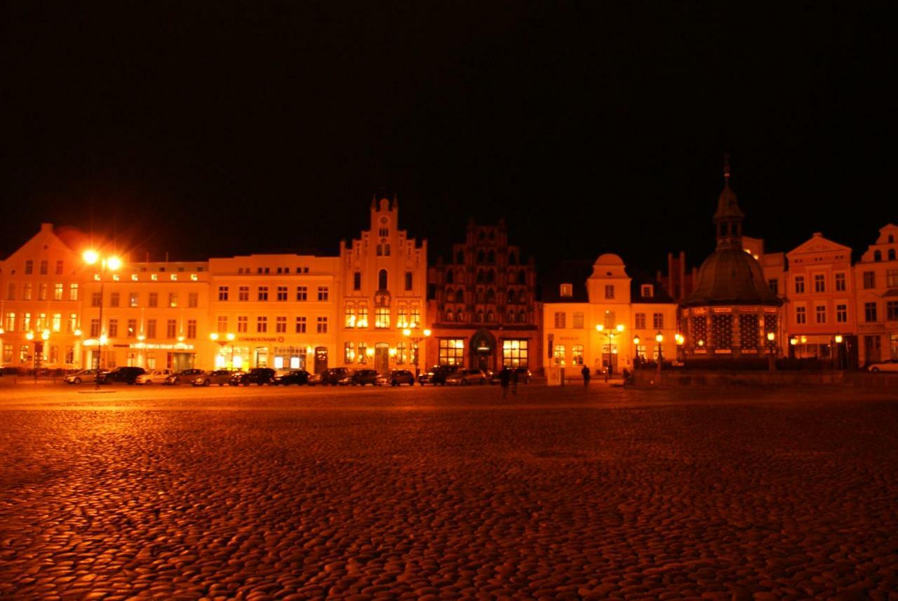 Korner 1 Mit Terrasse & Parkplatz - Abc27 By Abcwismar Appartamento Esterno foto