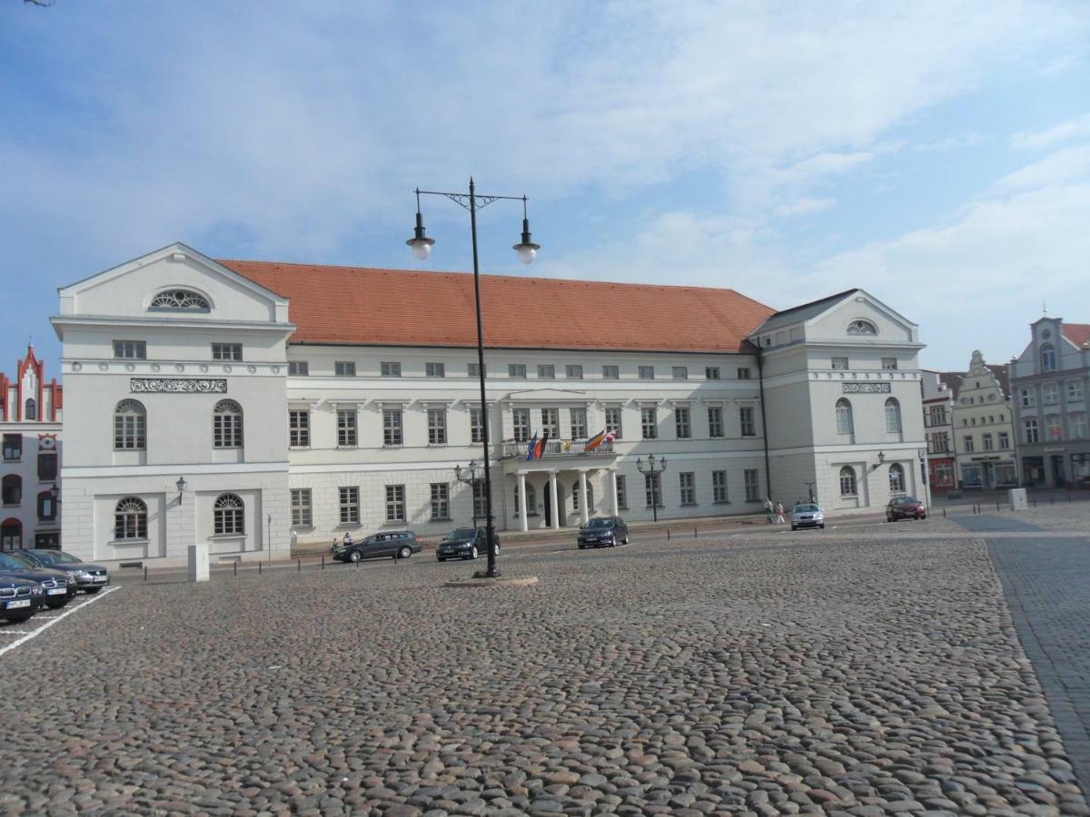 Korner 1 Mit Terrasse & Parkplatz - Abc27 By Abcwismar Appartamento Esterno foto